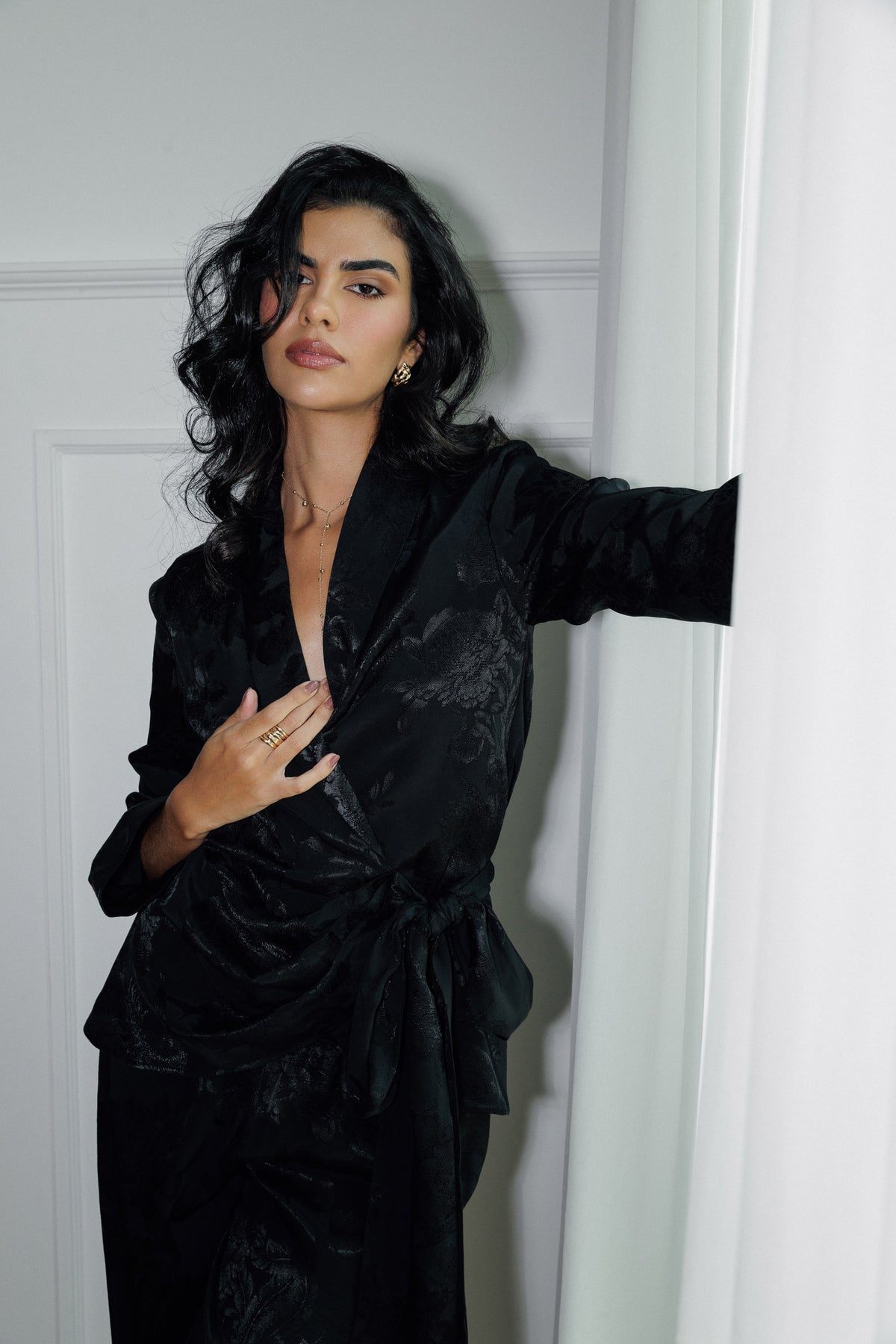 Model in the Lilah black tailored set 