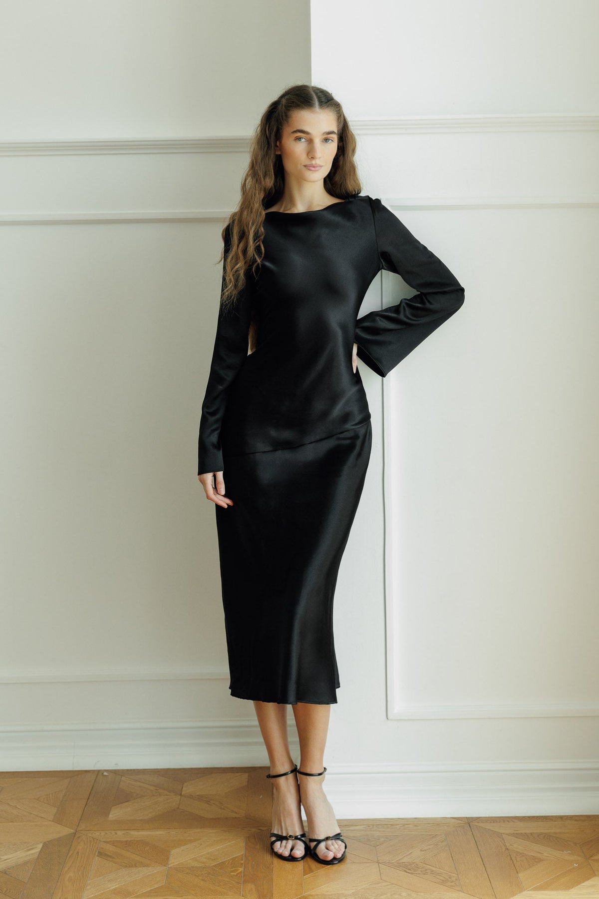 long-sleeved black maxi dress by Mizzkeen
